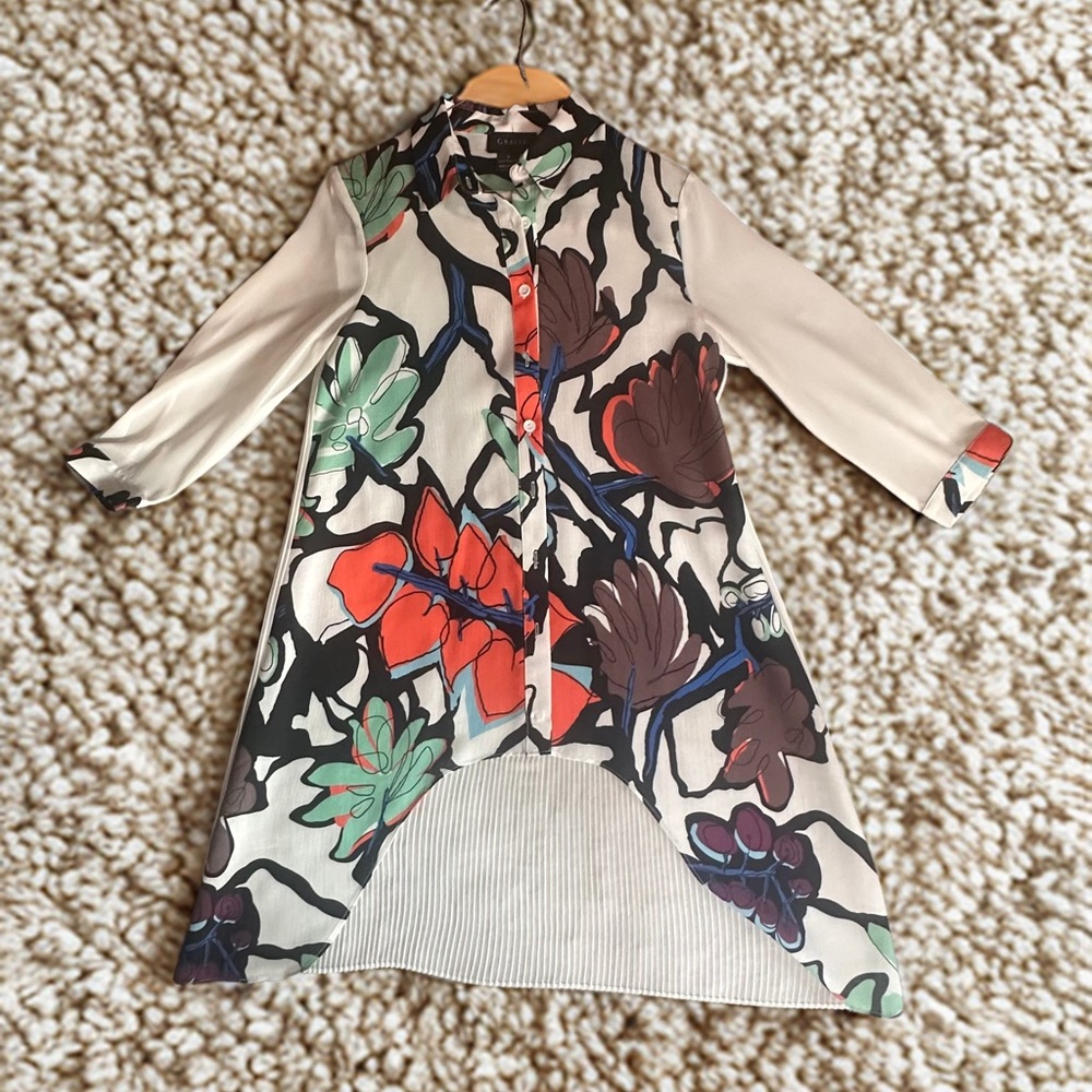 Gracia High-Low Button Down Blouse – Size S